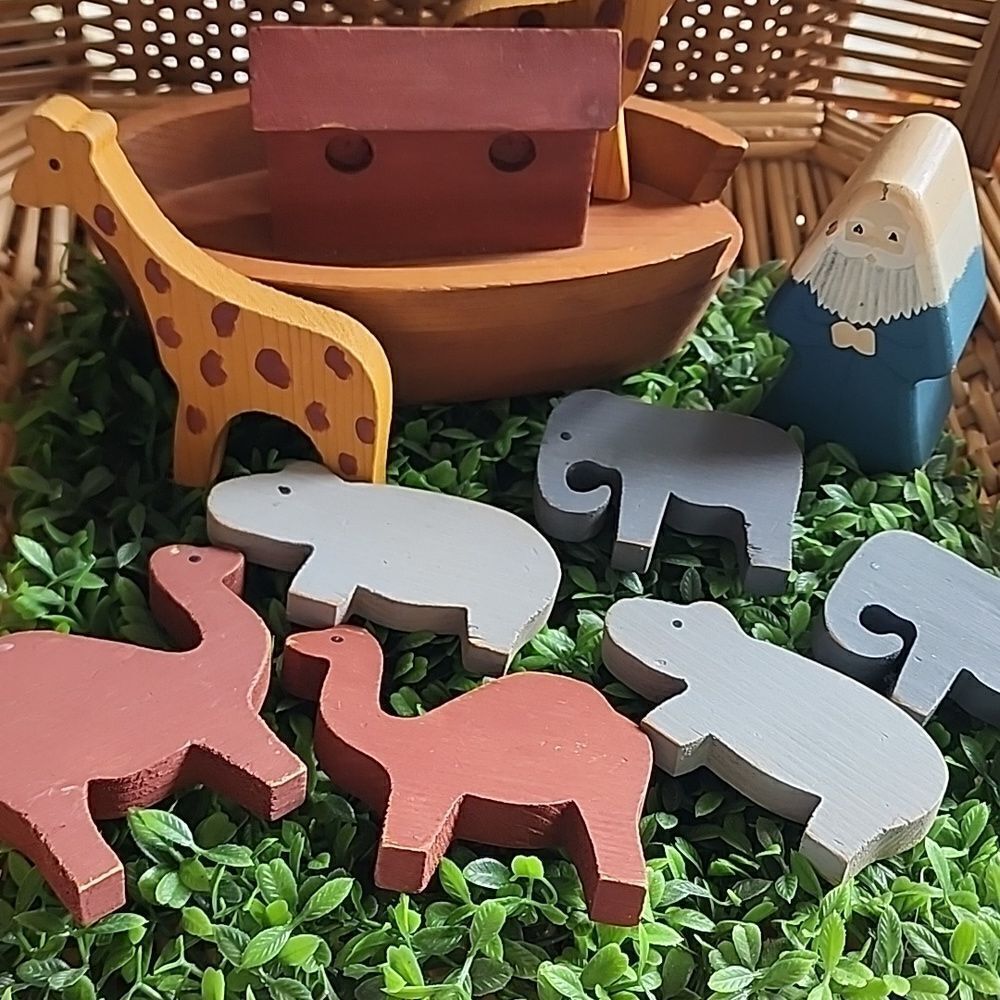 Vintage Primitive Wooden Painted Noah's ARK